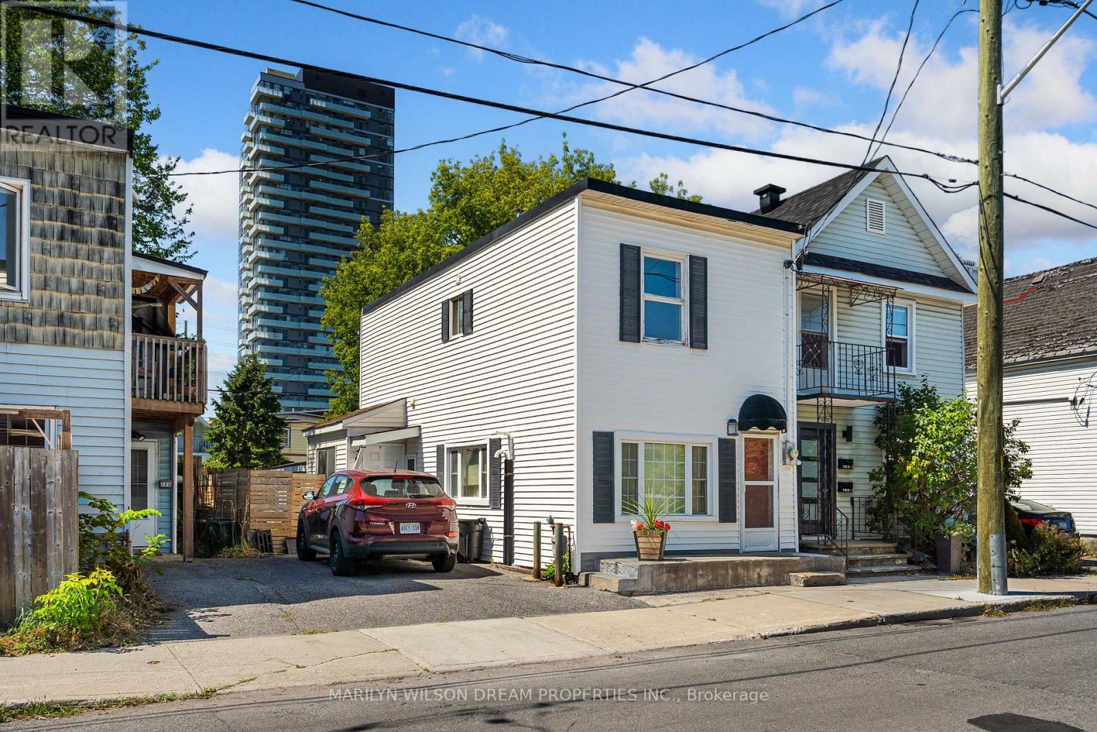 104 Carruthers Ave, Ottawa, ON K1Y 1N5