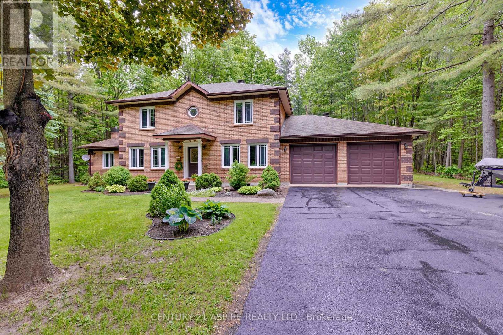 13 Country Ln, Petawawa, ON K8H 3E2