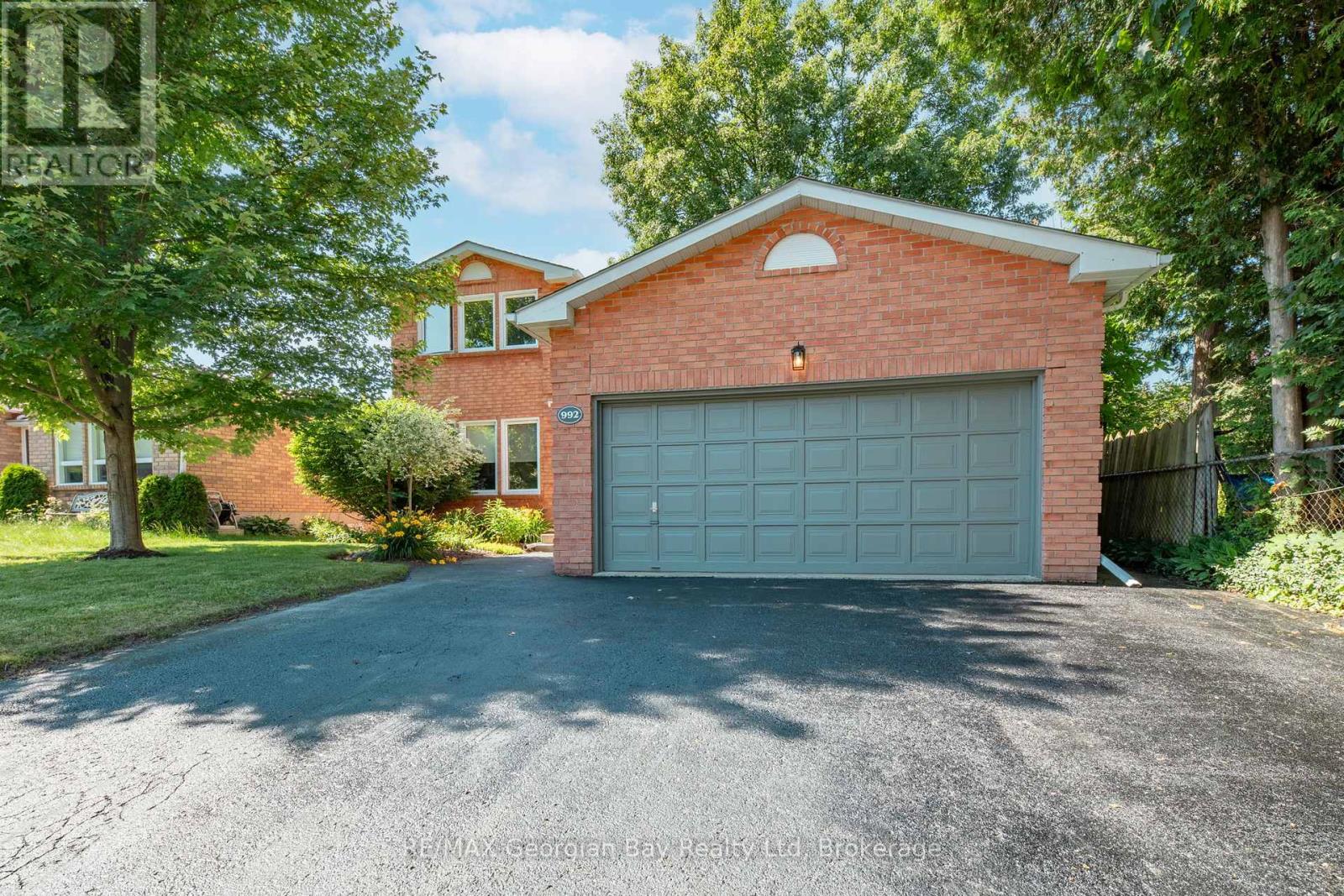 992 Dominion Ave, Midland, ON L4R 1S9