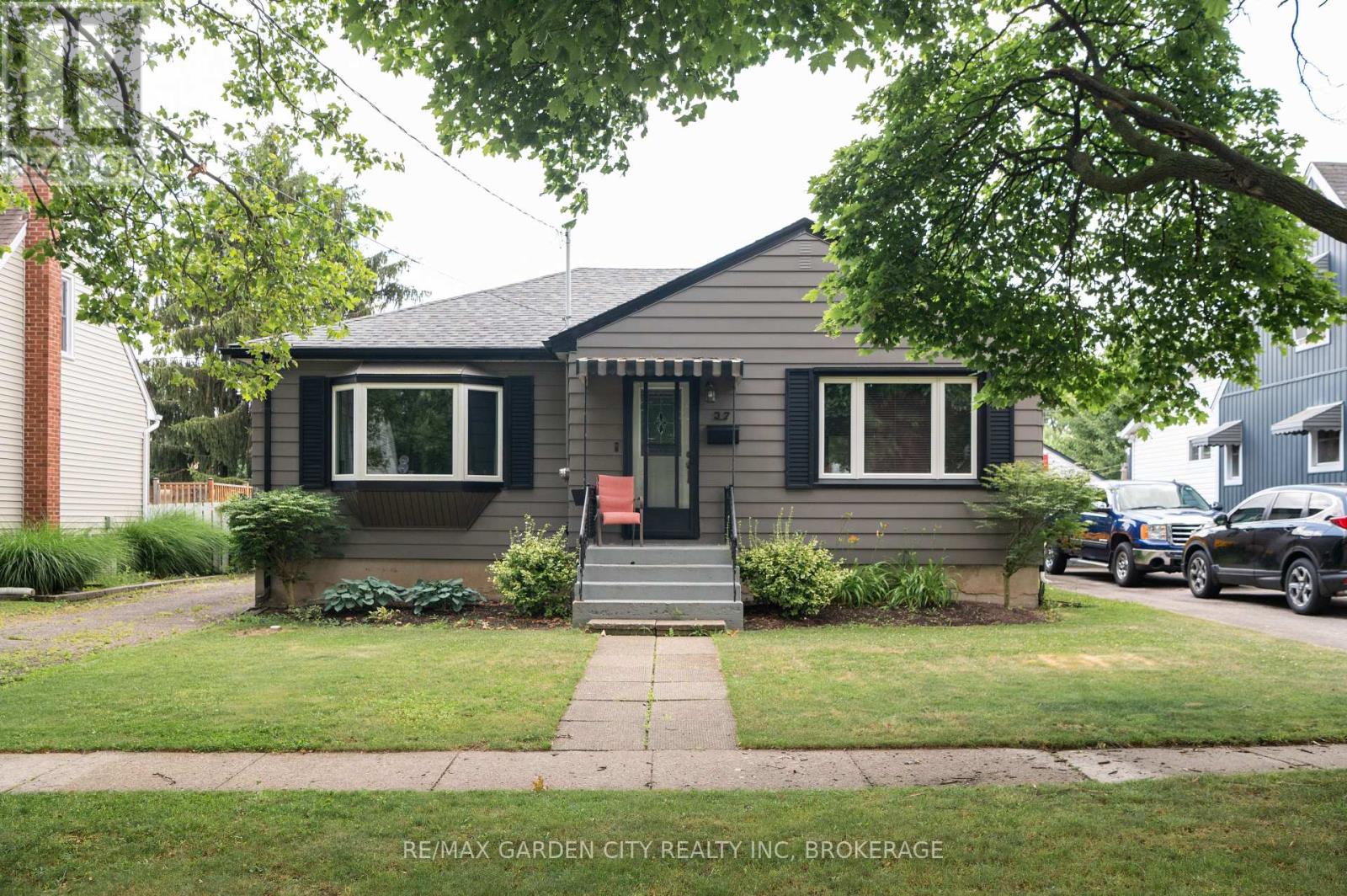 37 Mcdonald Ave, Thorold, ON L2V 3E5