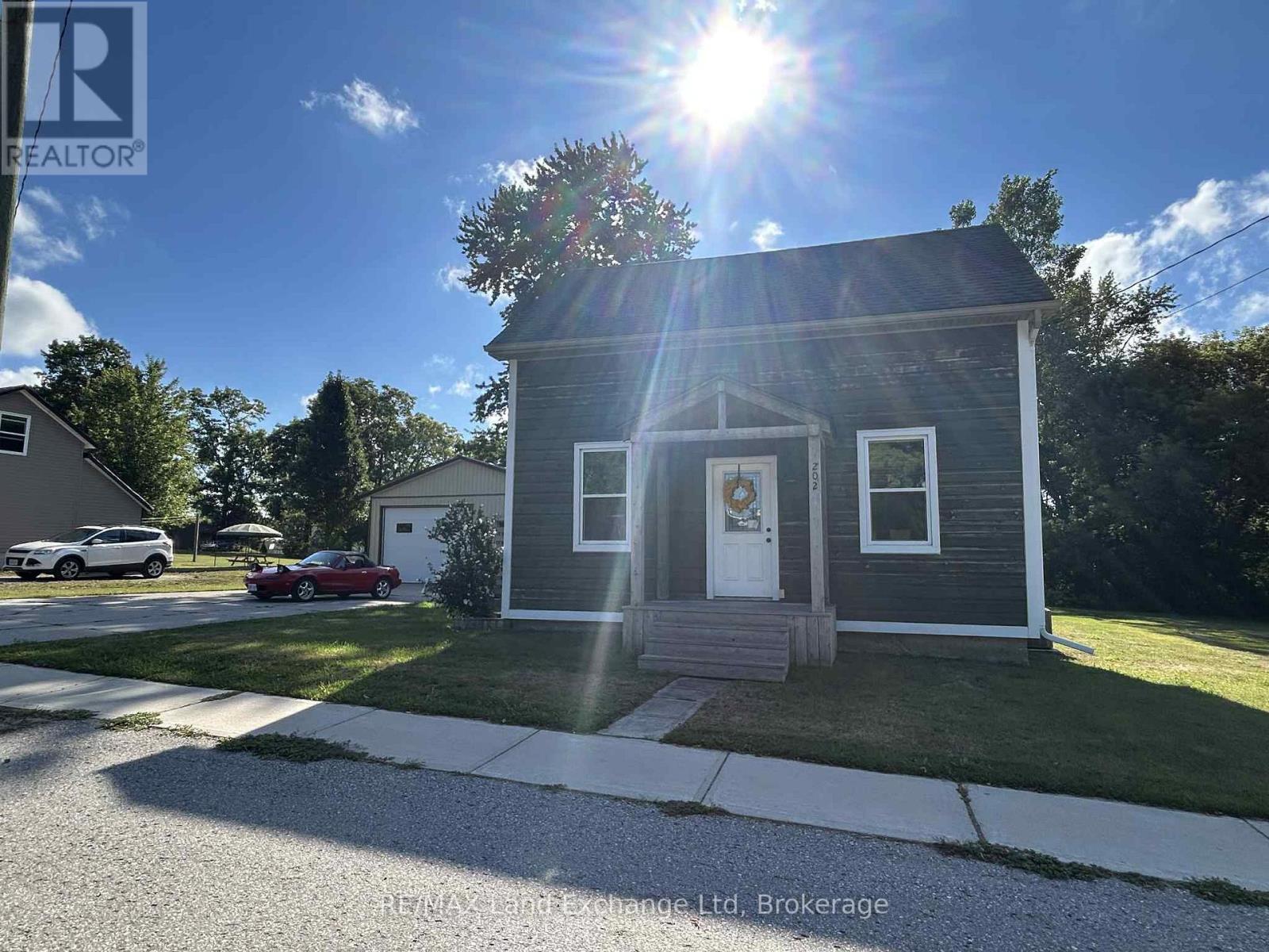 202 Union St, North Huron, ON N0M 1H0