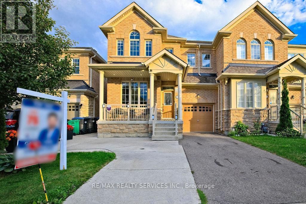 11 Trentonian St, Brampton, ON L6R 0B3
