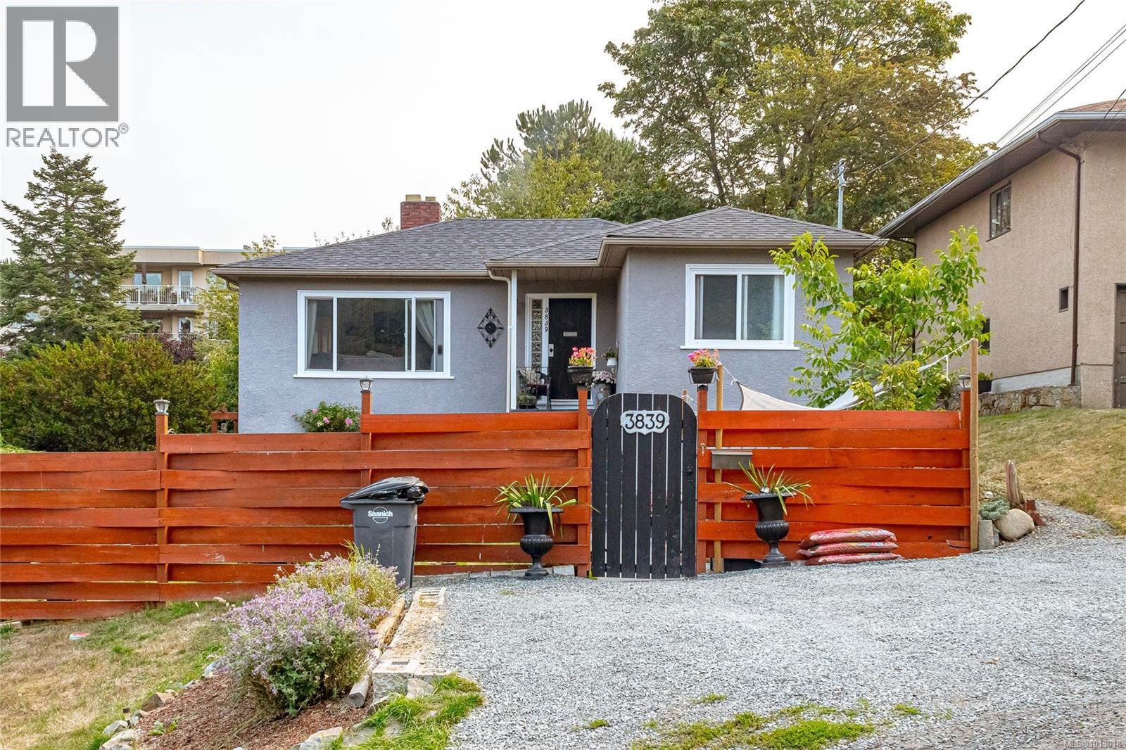 3839 Saul St, Saanich, BC V8X 1S4