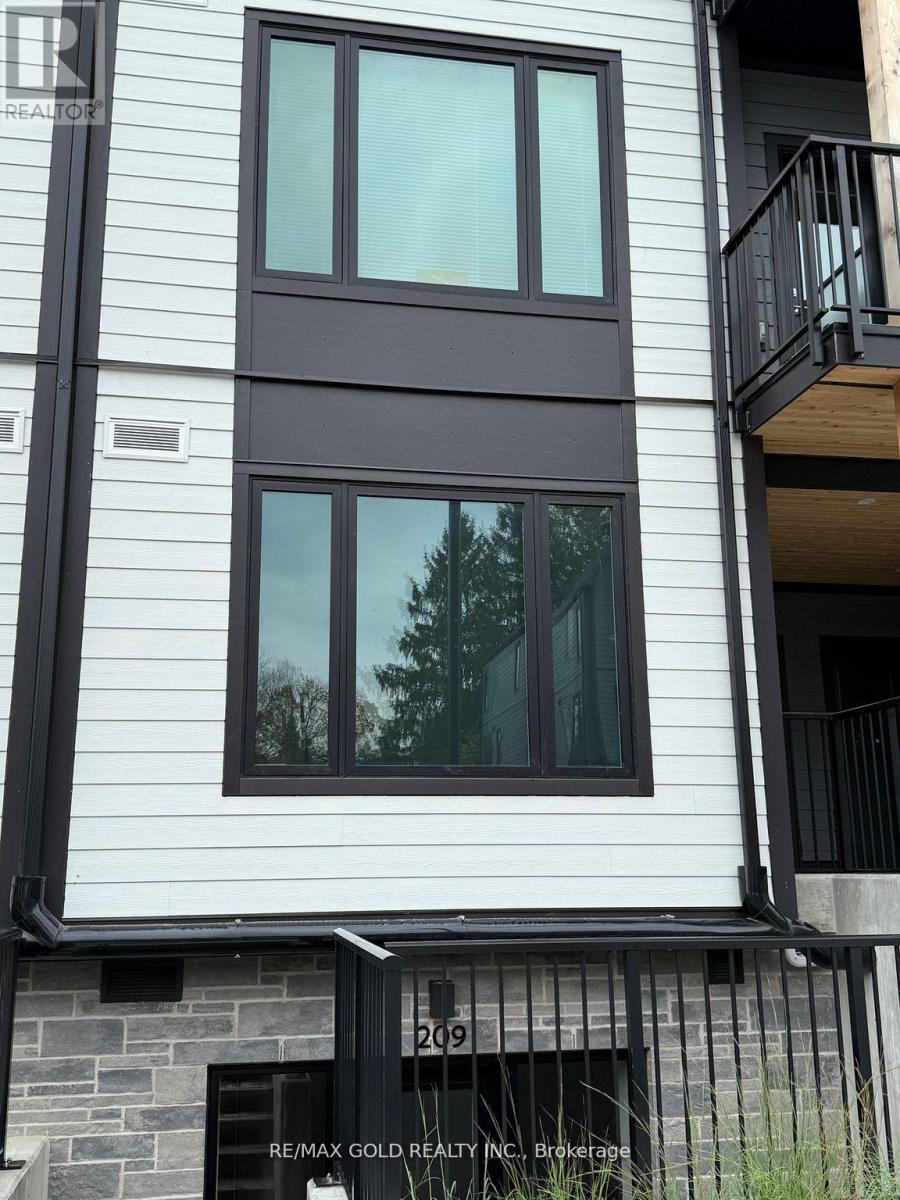210 708 Woolwich St, Guelph Exhibition Park, ON N1H 7G6