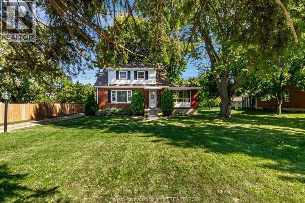 483 St Clair St, Chatham, ON N7L 3K6