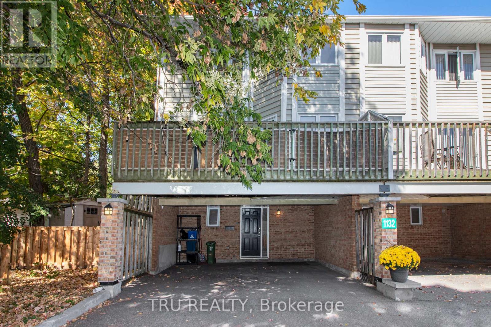 1132 Chimney Hill Way, Ottawa, ON K1J 8Z6