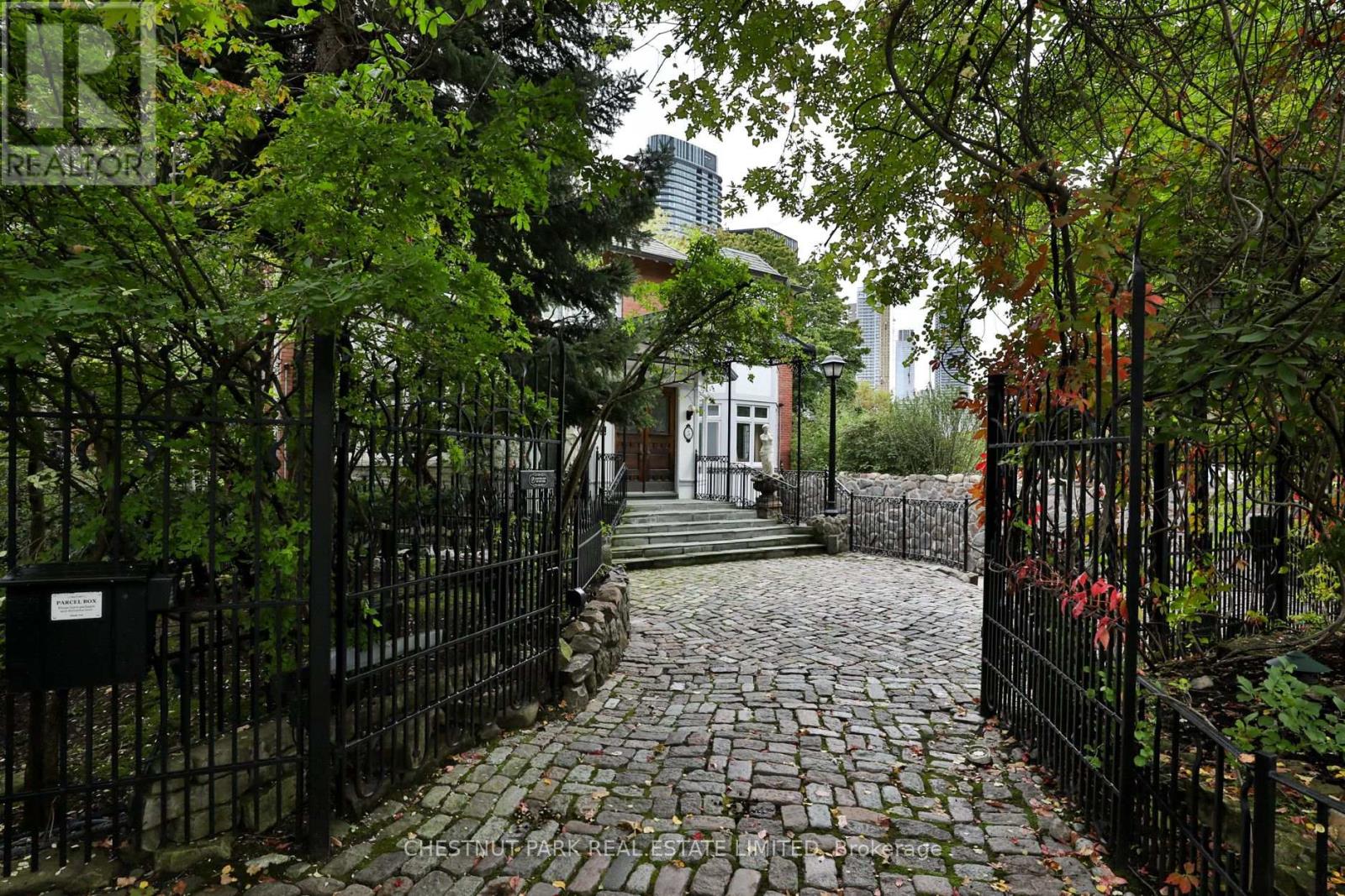5 Castle Frank Cres, Toronto, ON M4W 3A2