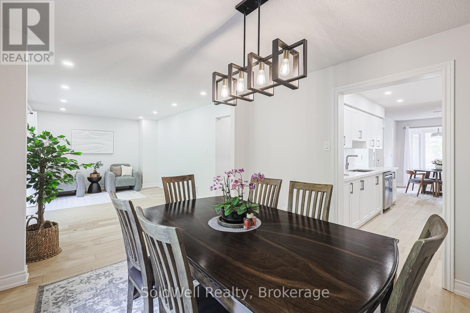 160 Charles St, Vaughan Crestwood-springfarm-yorkhill, ON L4J 3C7