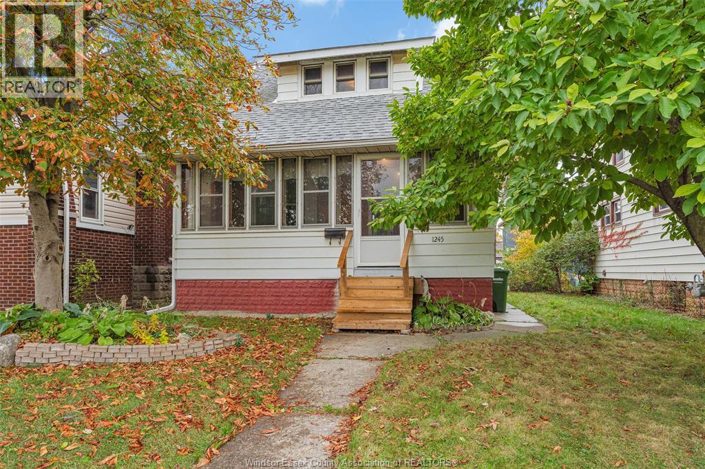 1245 Giles Blvd E, Windsor, ON N9A 4G7