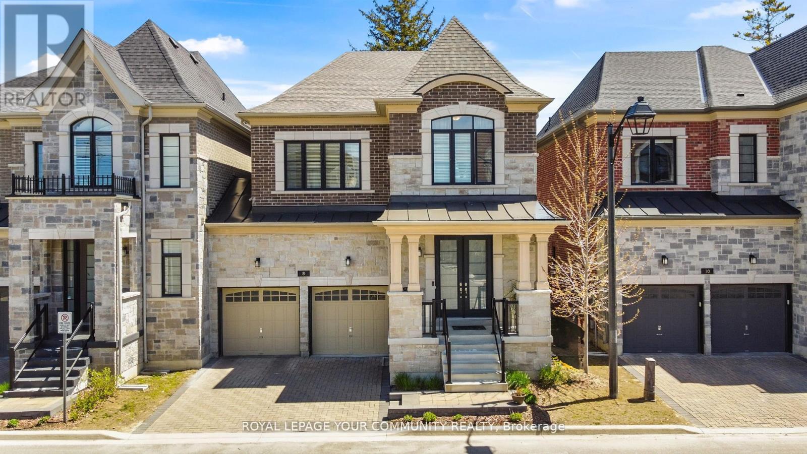 8 Duncombe Ln, Richmond Hill, ON L4C 6E5