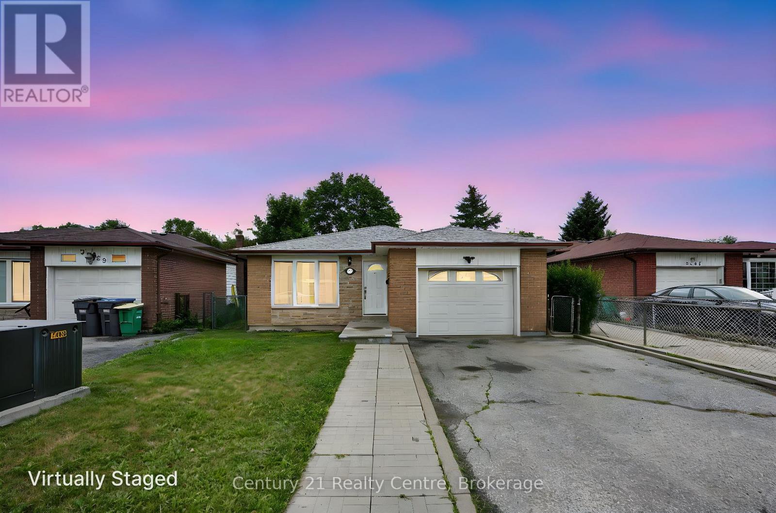 3233 Monica Dr, Mississauga, ON L4T 3E6