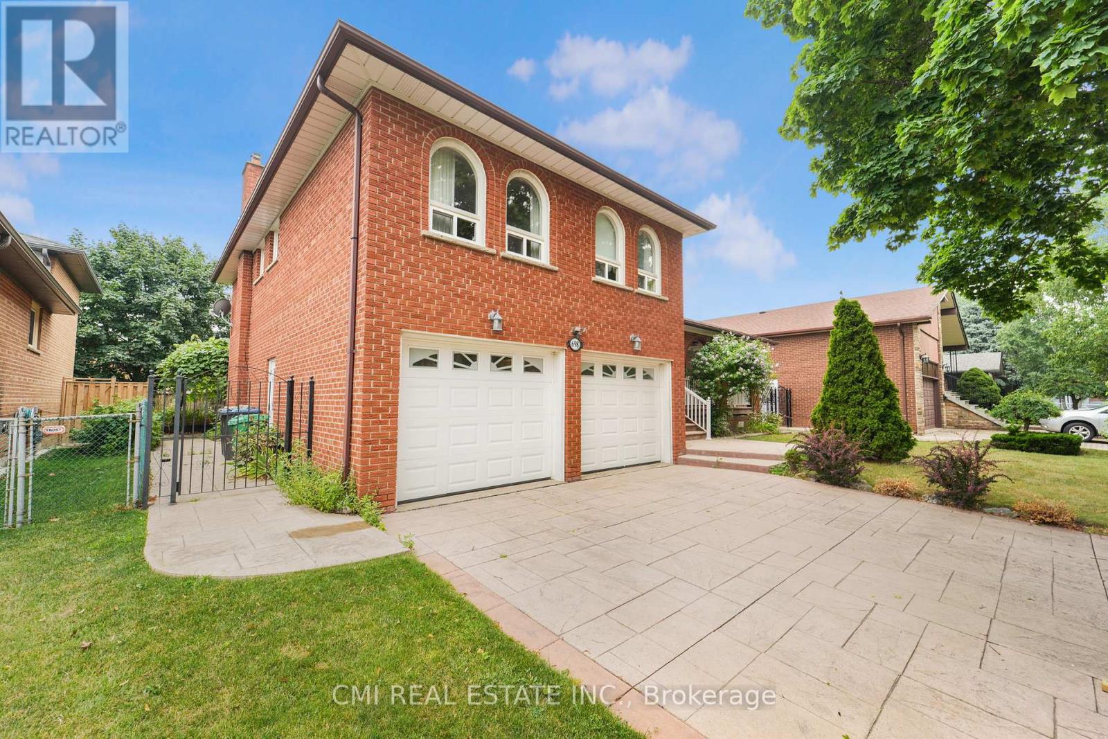 698 Hillman Cres, Mississauga, ON L4Y 2H9
