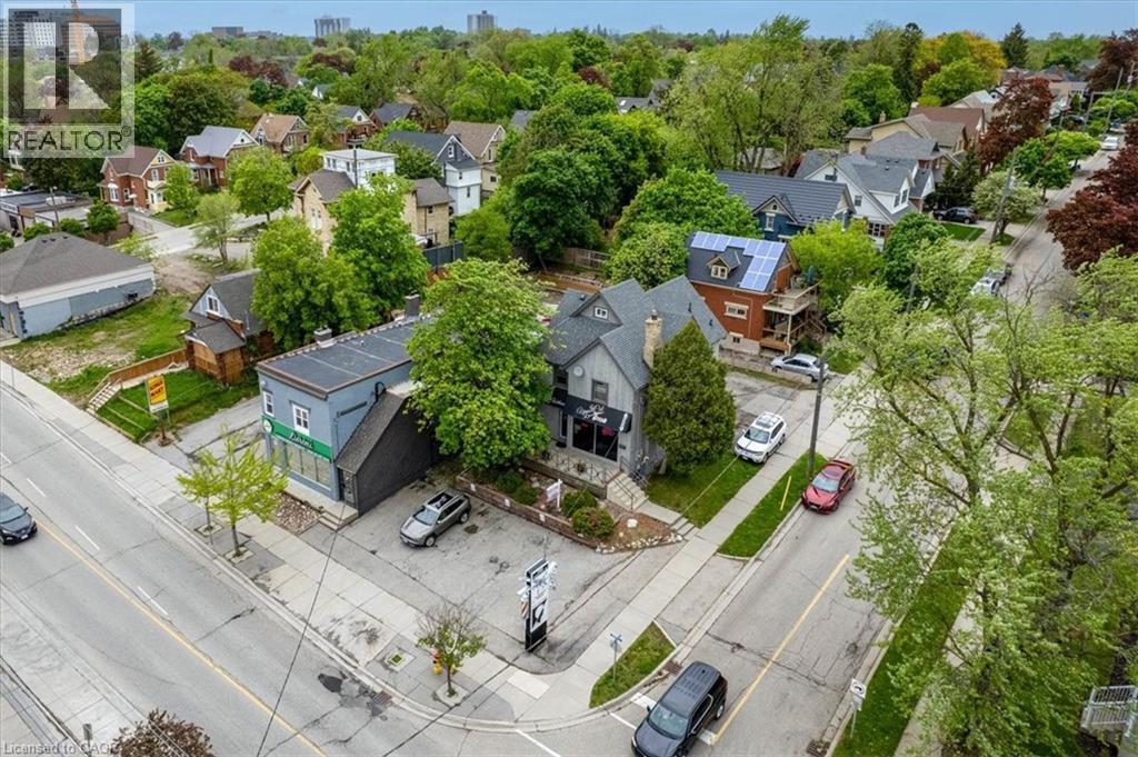 686 King St E, Kitchener, ON N2G 2M3