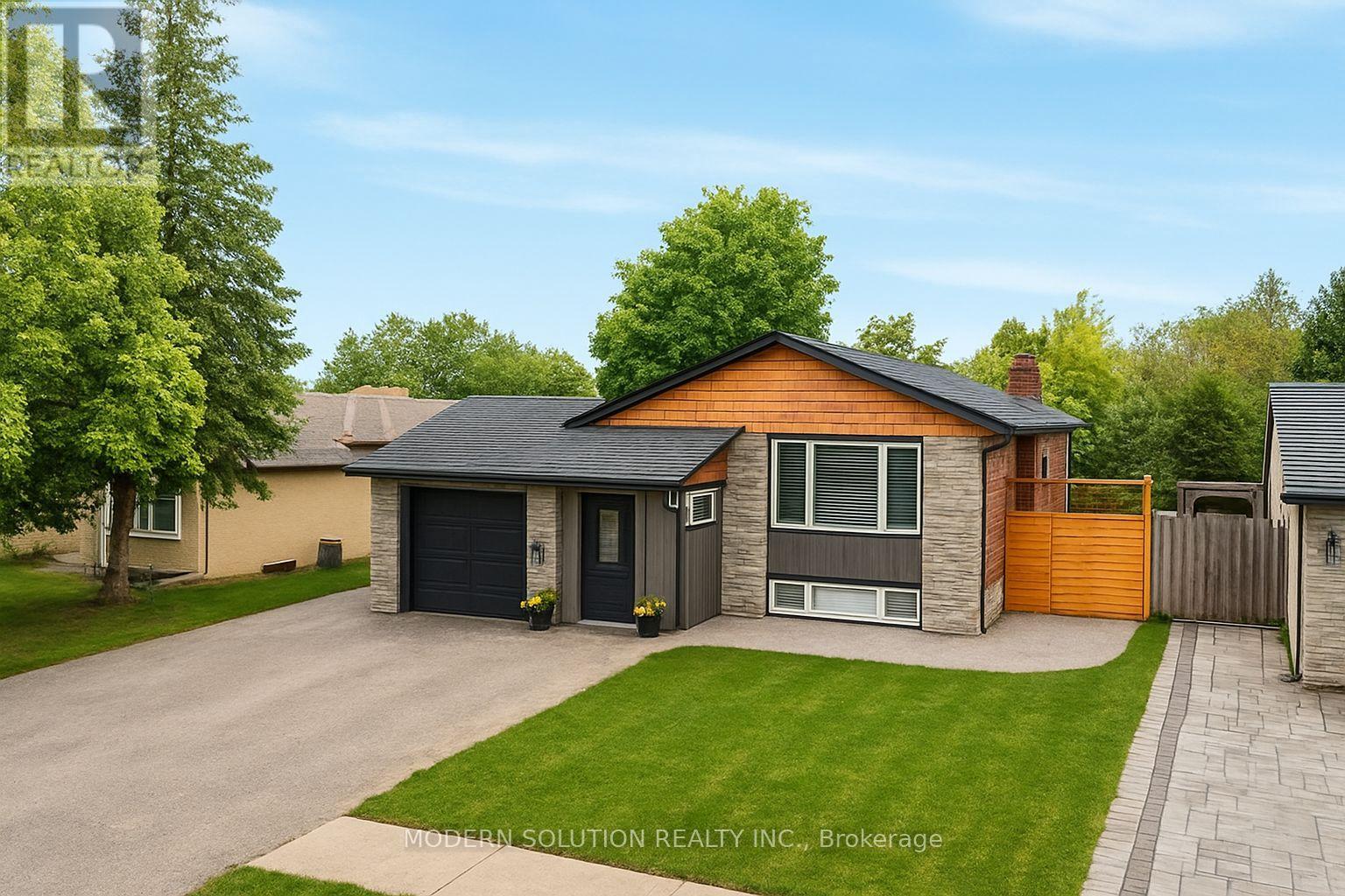 82 Shea Cres, Kitchener, ON N2E 1E8