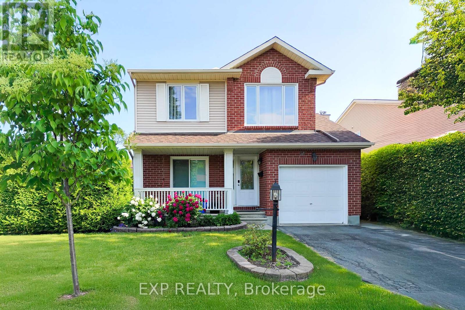 32 Maple View Cres, Ottawa, ON K2G 5J6