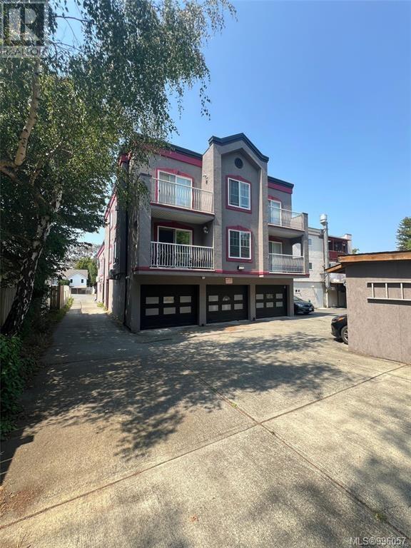 3185 Quadra St, Victoria, BC V8X 1E9