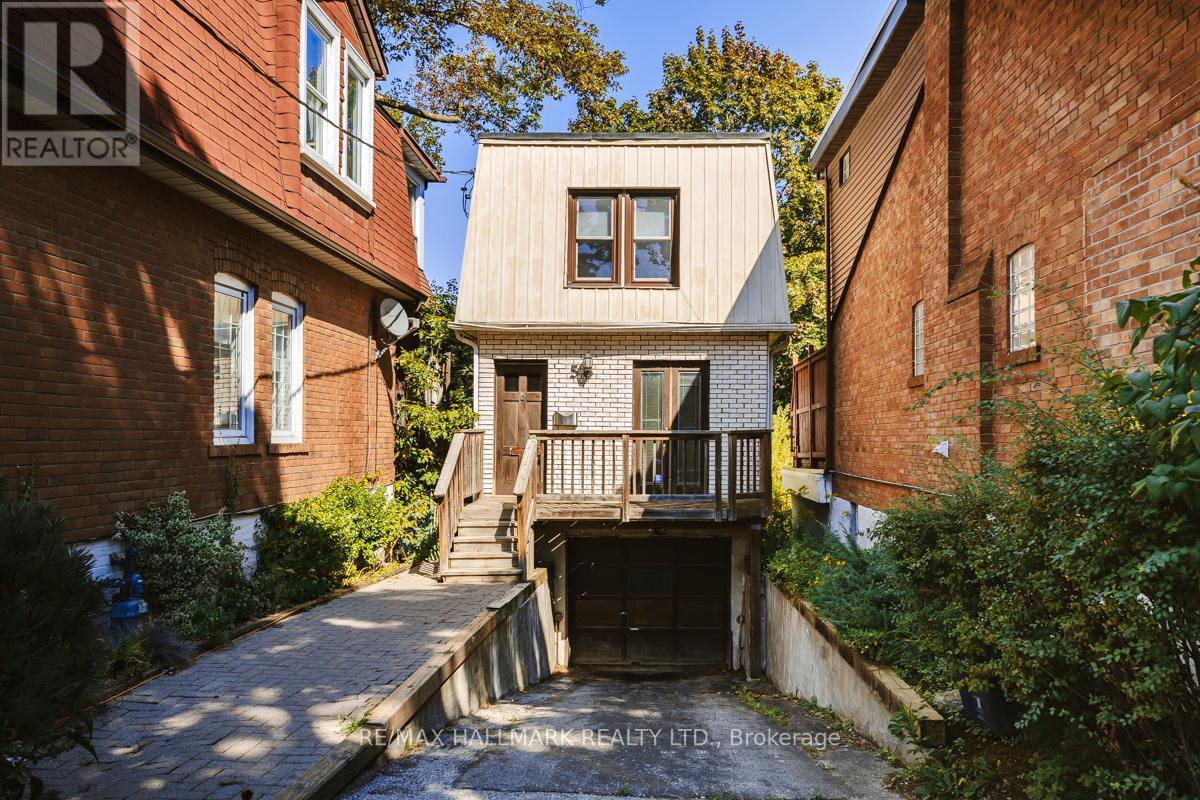 5 Bowmore Rd, Toronto, ON M4L 3H6