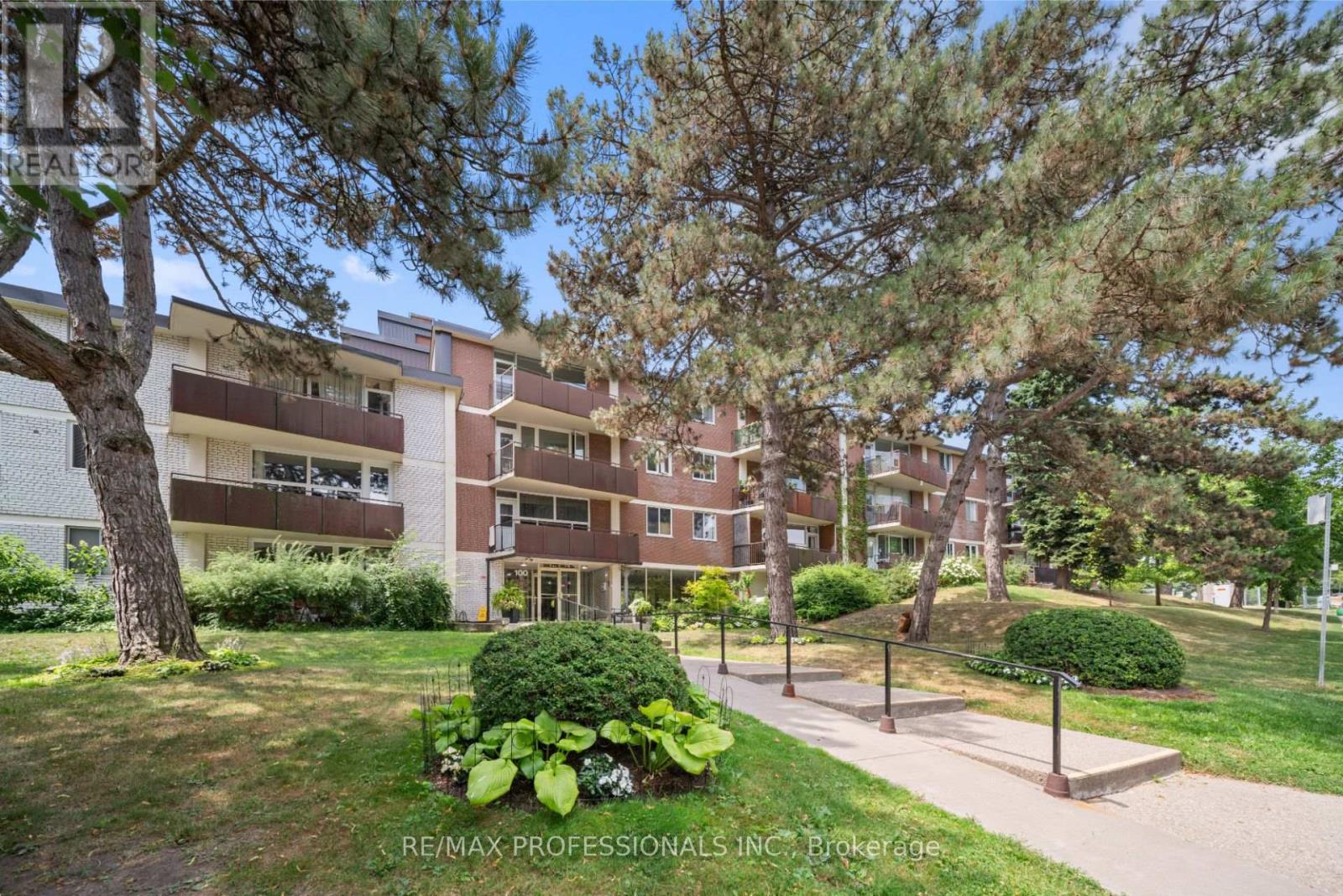 216 100 Coe Hill Dr, Toronto, ON M6S 3E1