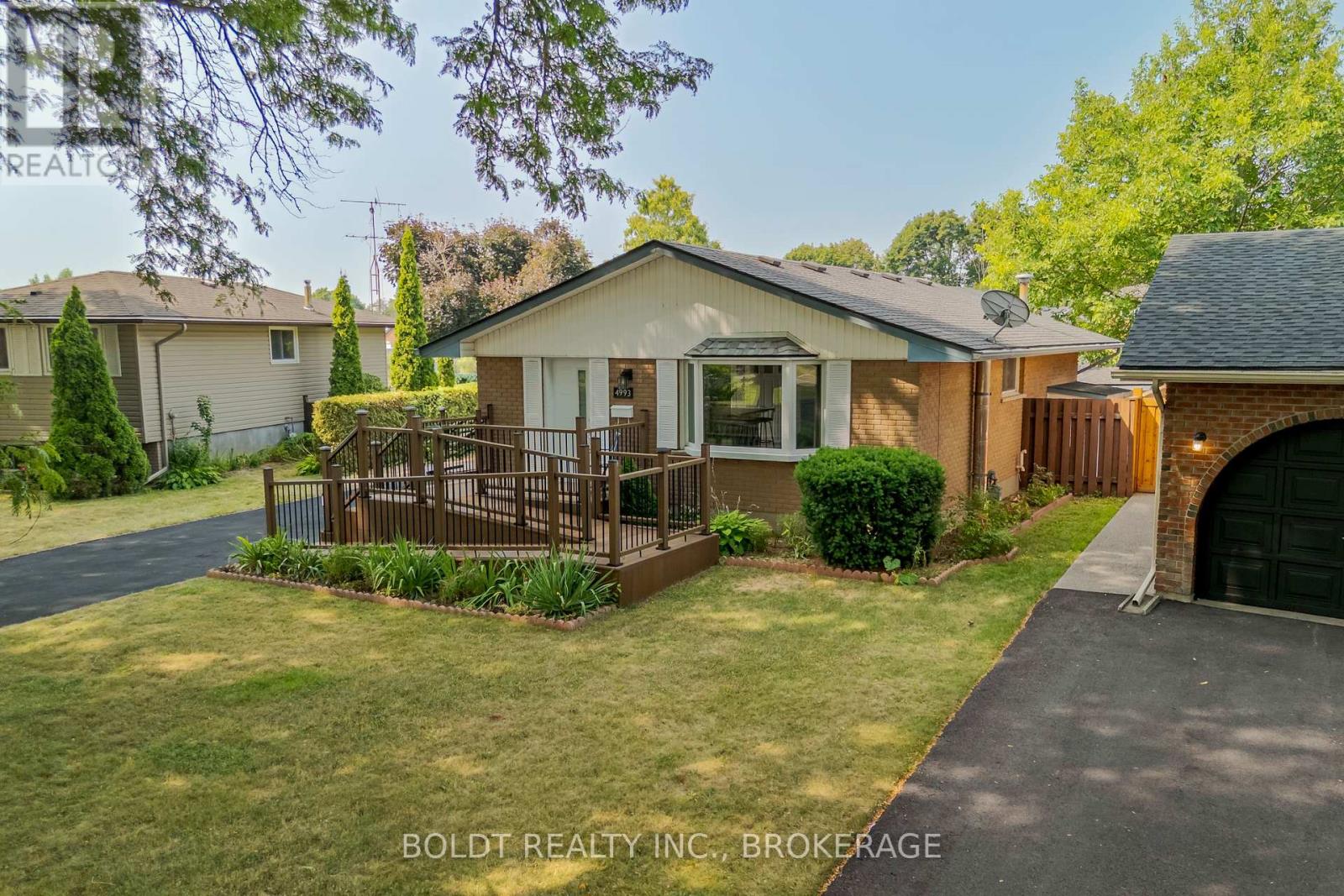 4993 Heather Ave, Niagara Falls, ON L2E 5J3