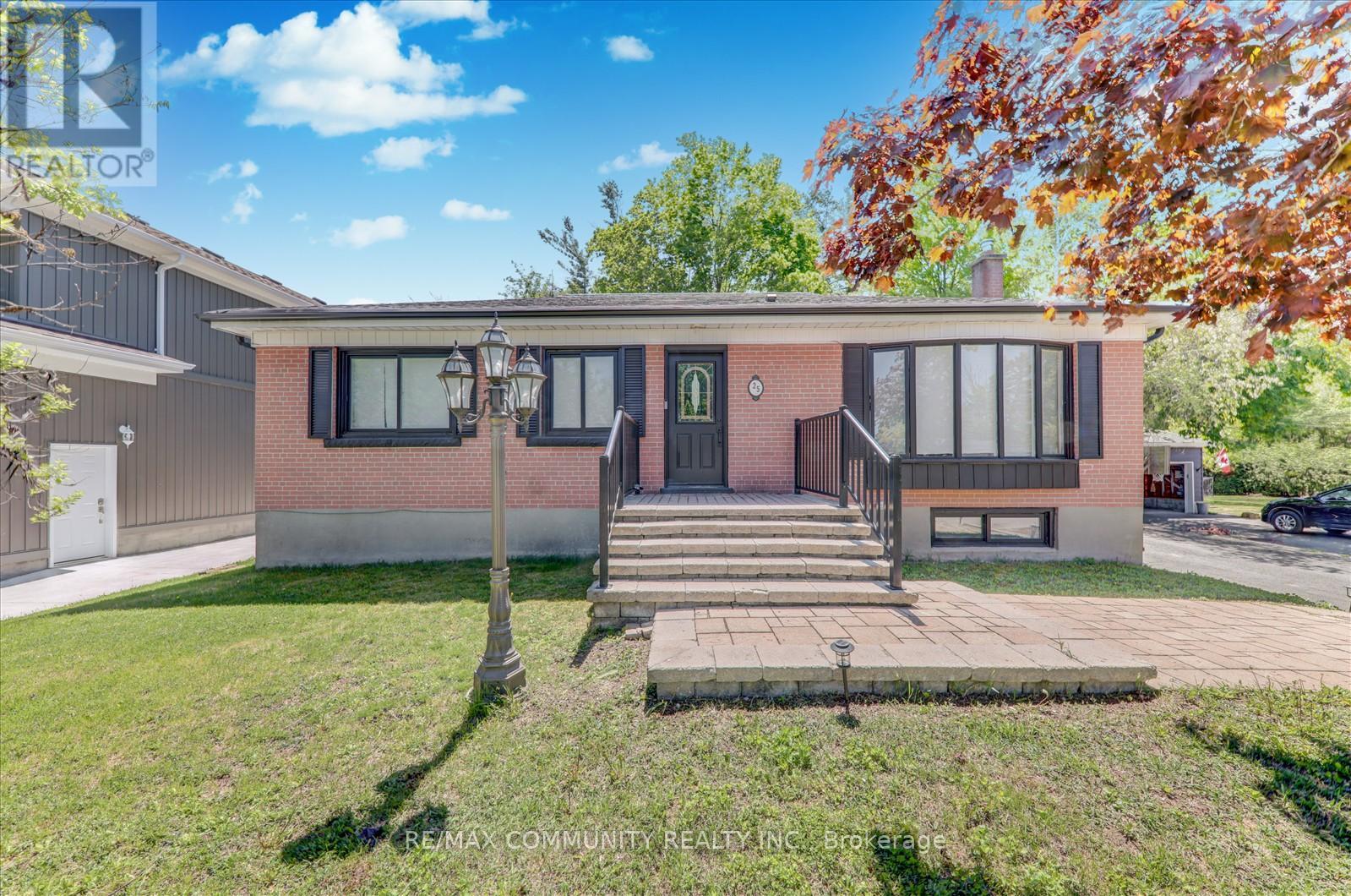 25 George St, New Tecumseth, ON L9R 1M7