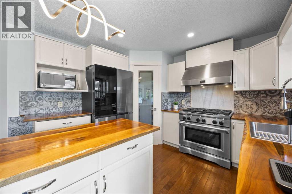 73 Riverview Close SE, Calgary, AB T2C 4C5