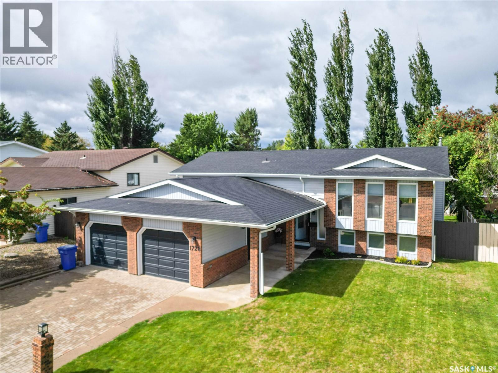 1728 Barton Dr, Prince Albert, SK S6V 7W3