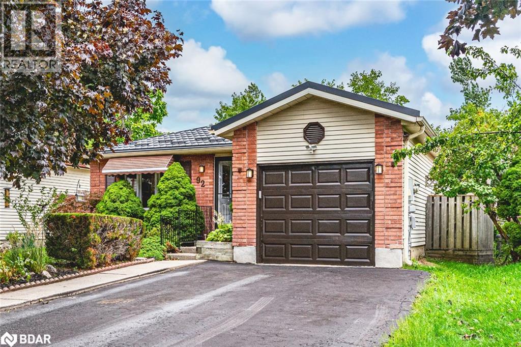 92 Hickling Trl, Barrie, ON L4M 5T3