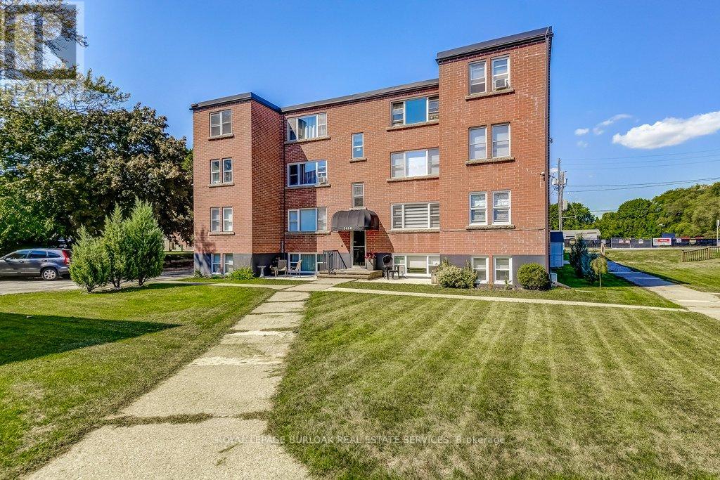 1 2418 New St, Burlington, ON L7R 1J6