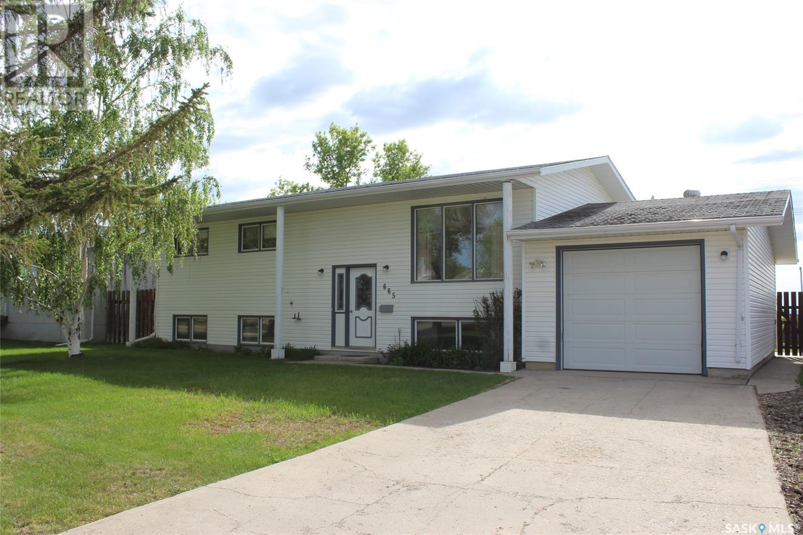 9 Th St W 665, Shaunavon, SK S0N 2M0 MLS SK959041 Houseful
