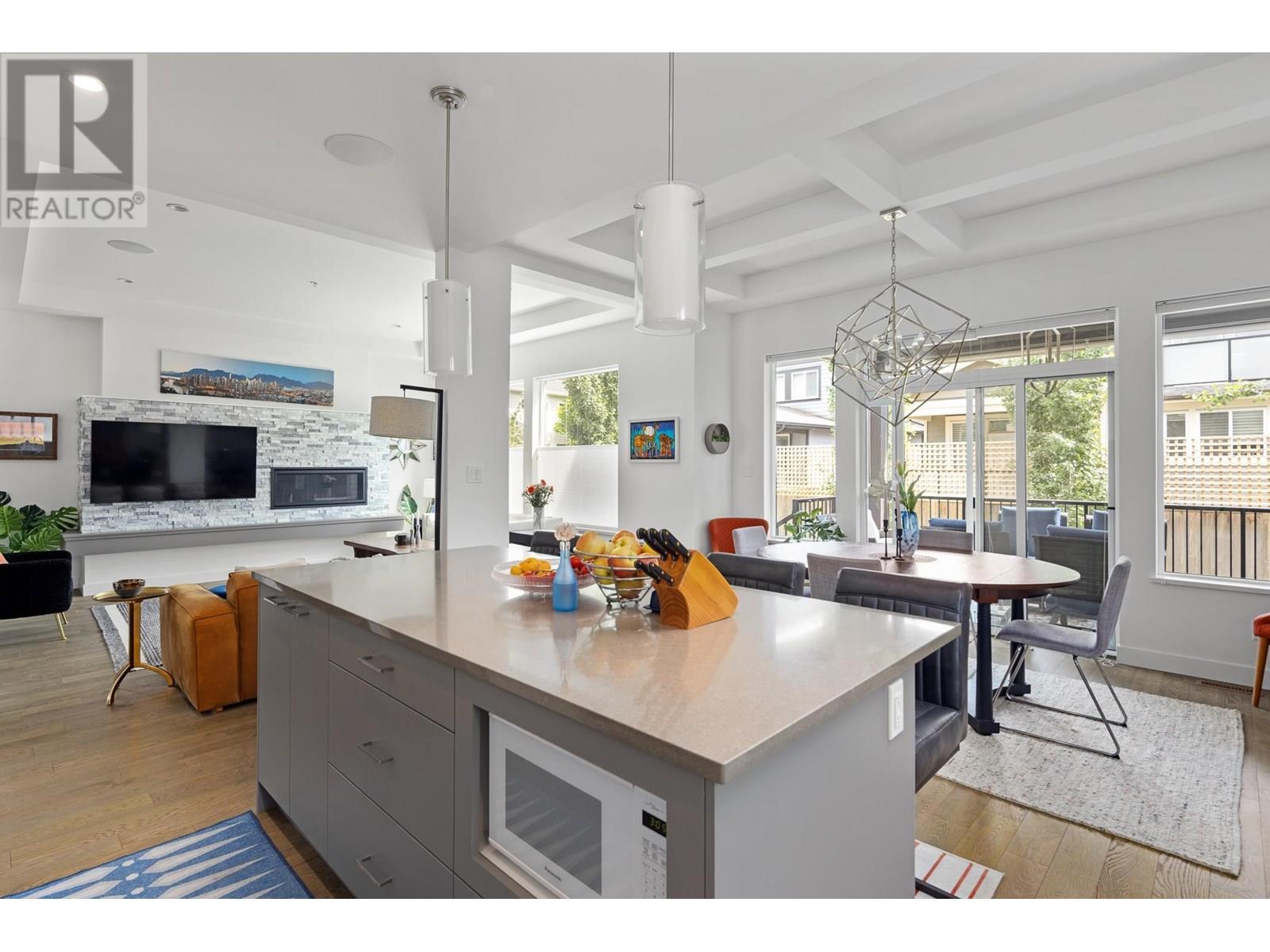 1706 Sparrow Way, Squamish, BC V8B 0V3