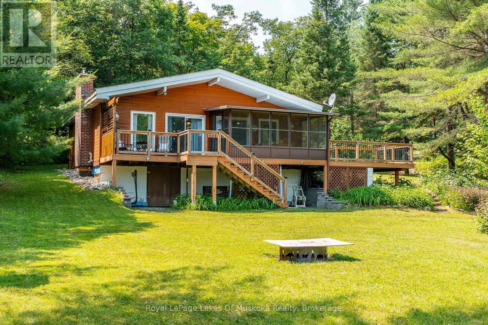 1035 Atkins Lake Rd, Bracebridge, ON P1L 1W9