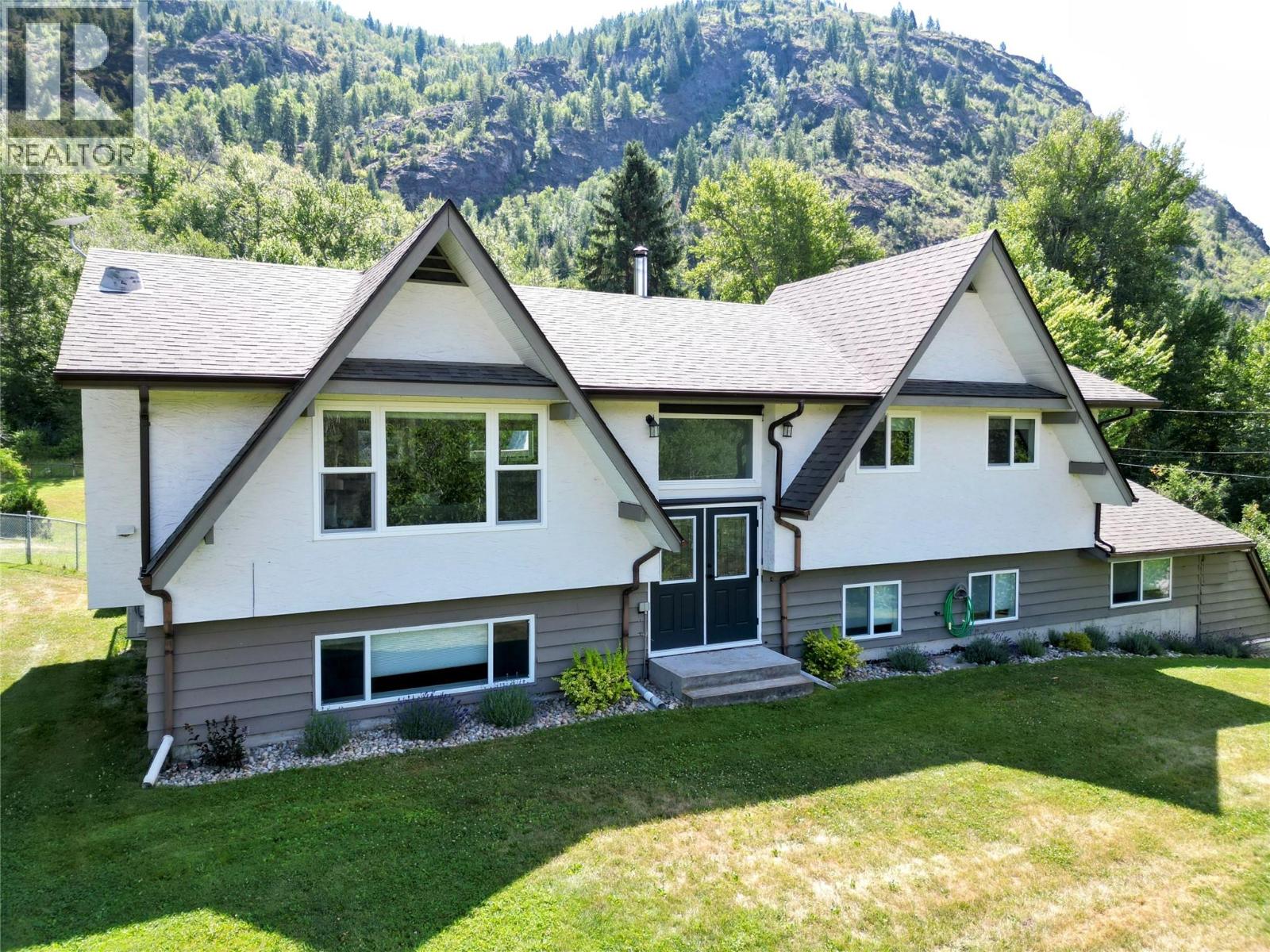9480 Station Rd, Trail, BC V1R 4W6