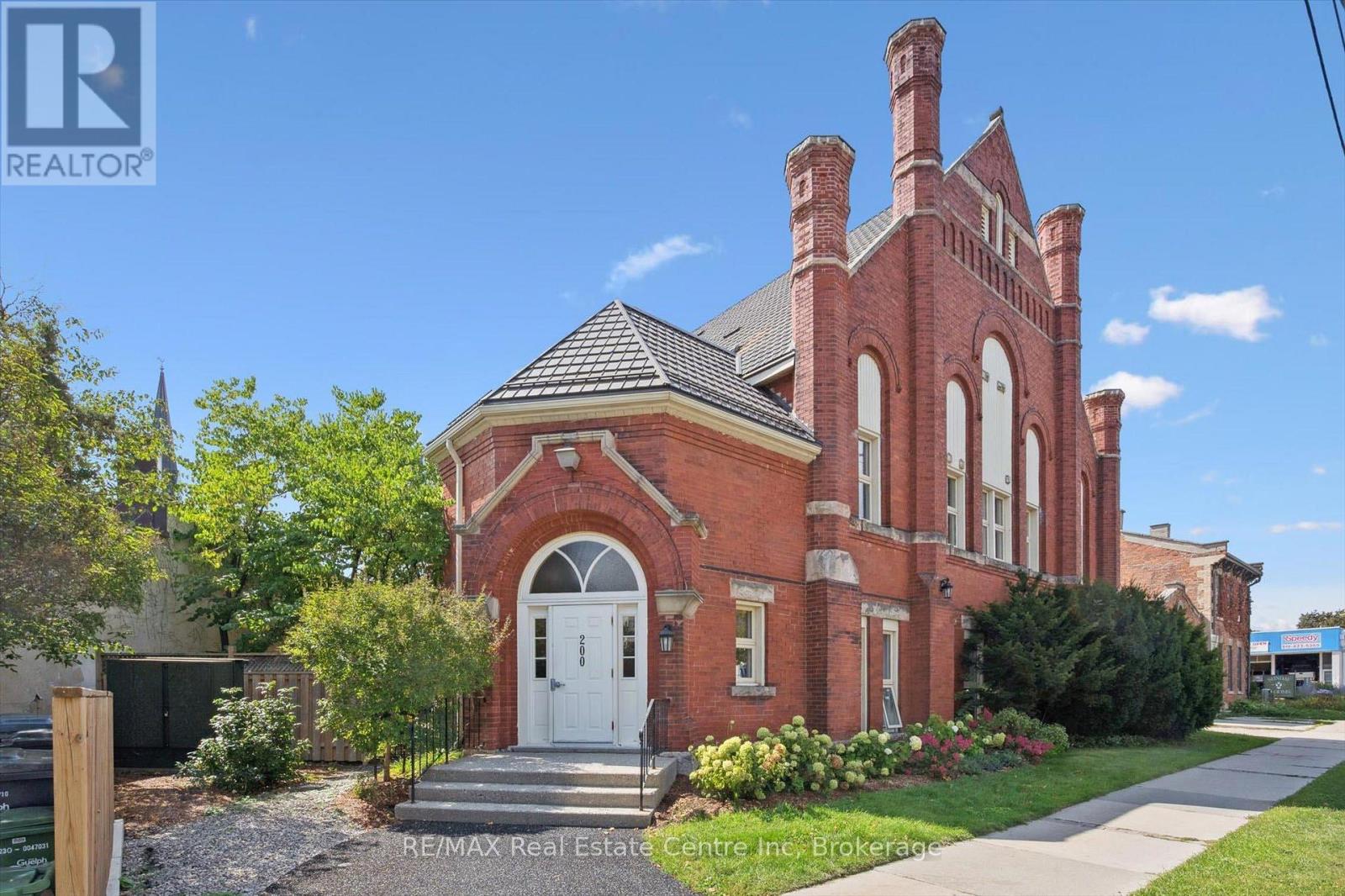 204 200 Woolwich St, Guelph, ON N1H 3V7