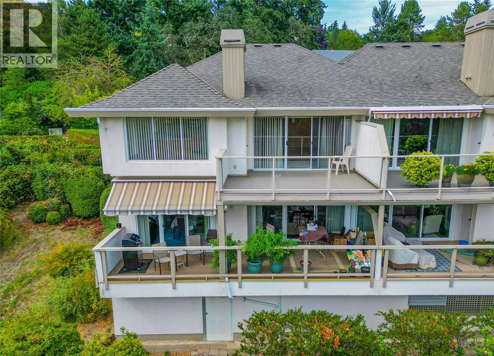 895 Royal Oak Ave Unit 8 Ave, Saanich, BC V8X 3T3