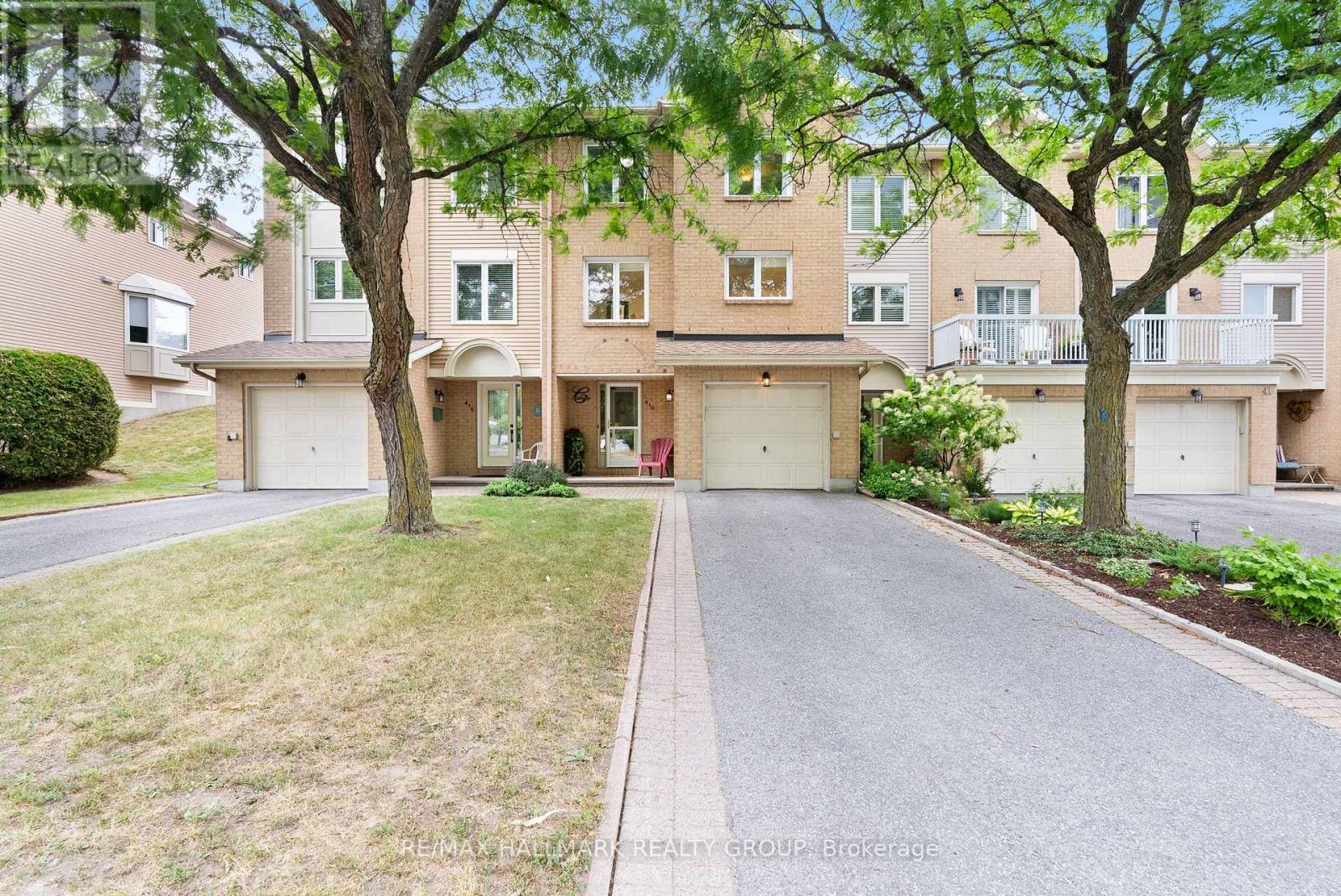 41 Fable St #d, Ottawa, ON K2J 3K4