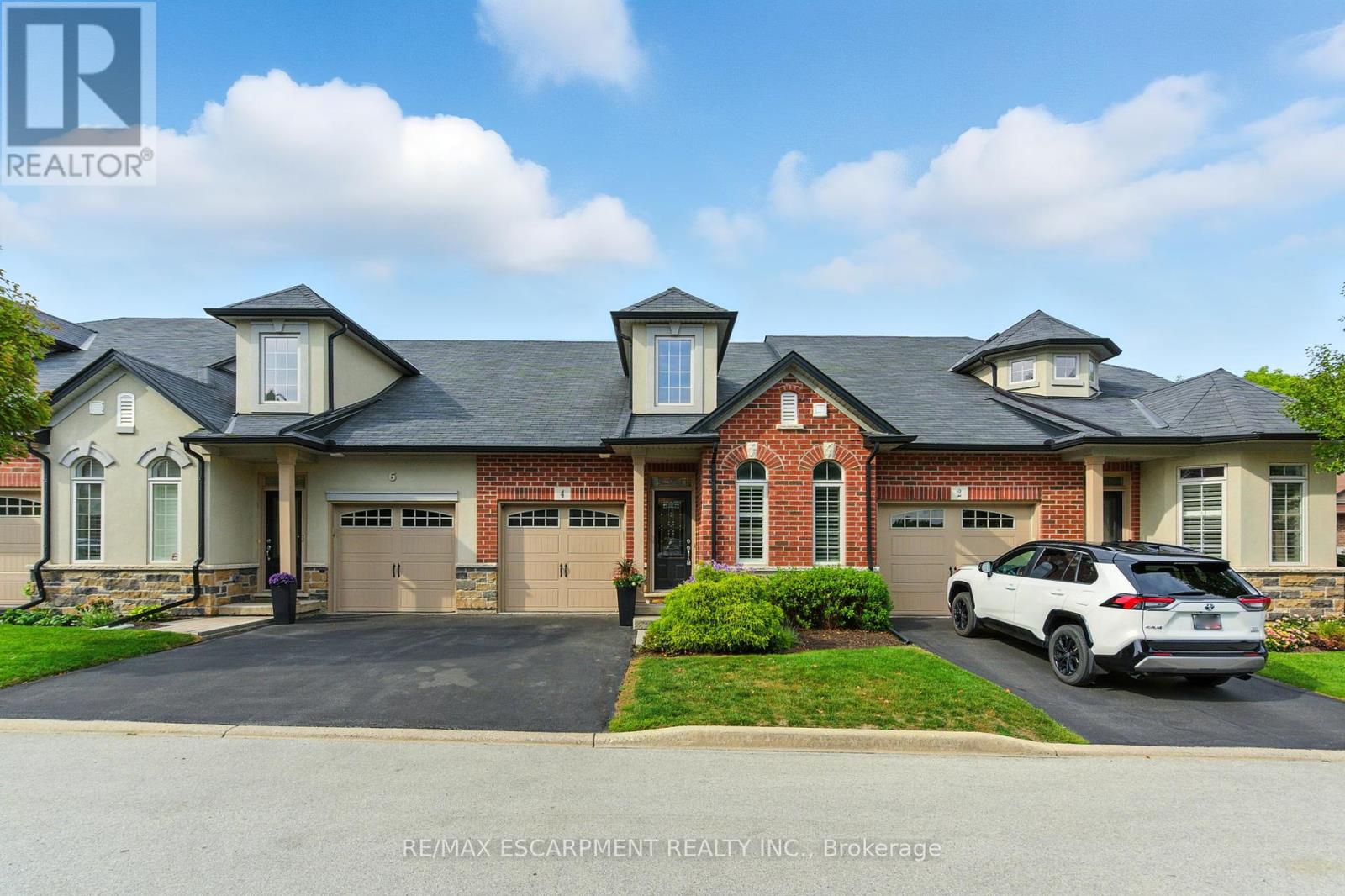 4 Burgundy Grv, Hamilton Meadowlands, ON L8K 0E7