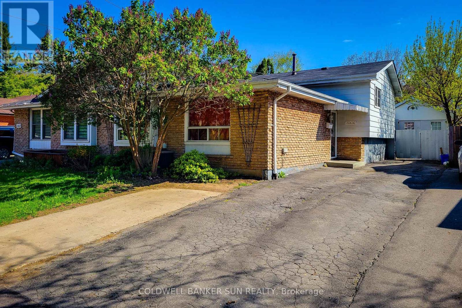 566 Greenhill Ave, Hamilton, ON L8K 5E8