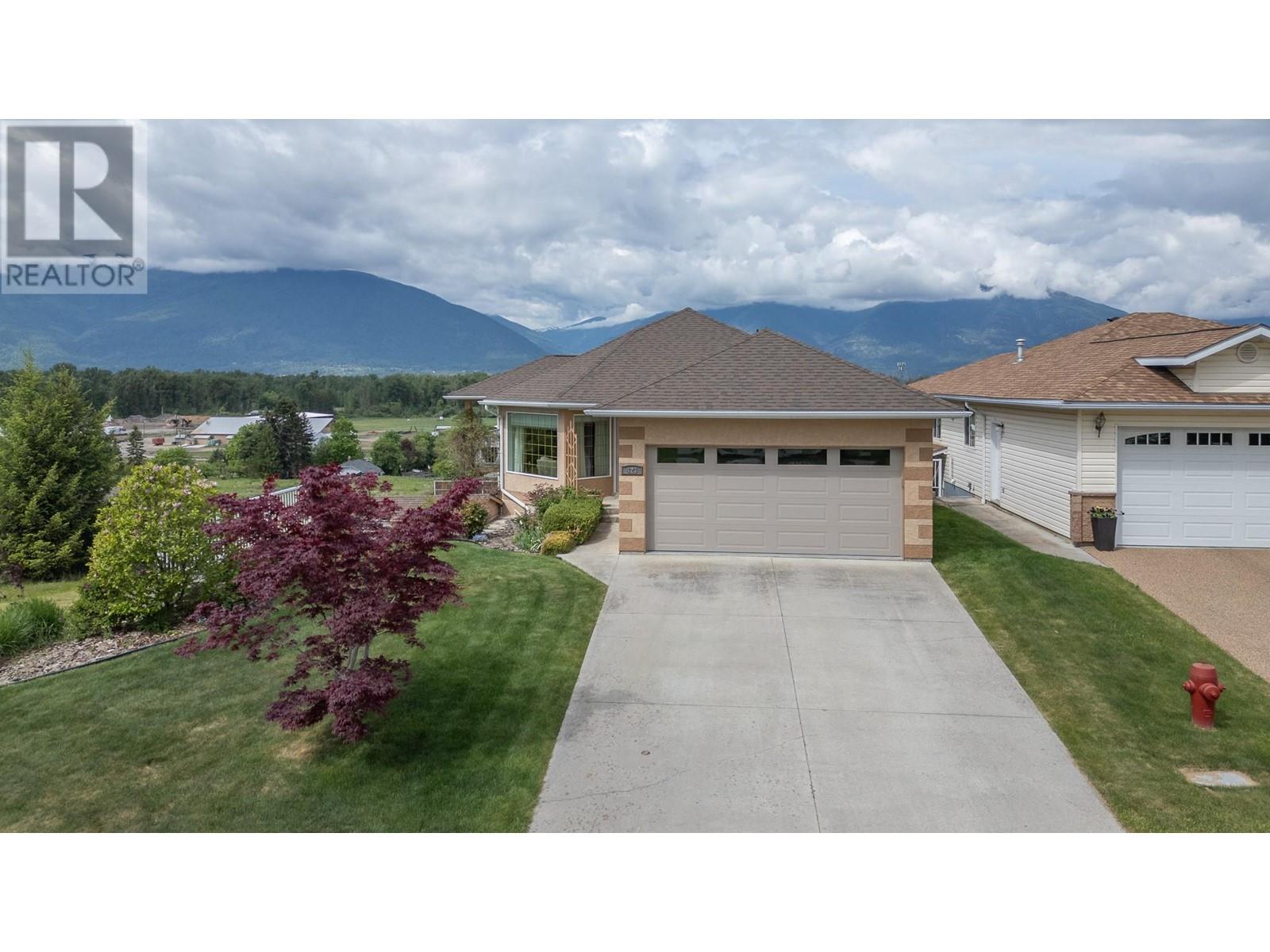 423 6th Avenue South, Creston, BC V0B 1G3