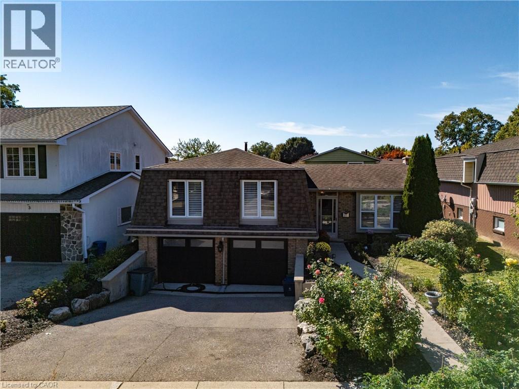5 Beechwood Ave, Brantford, ON N3R 6Z1