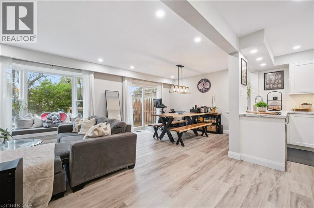 106 Dalegrove Dr, Kitchener, ON N2M 2G5