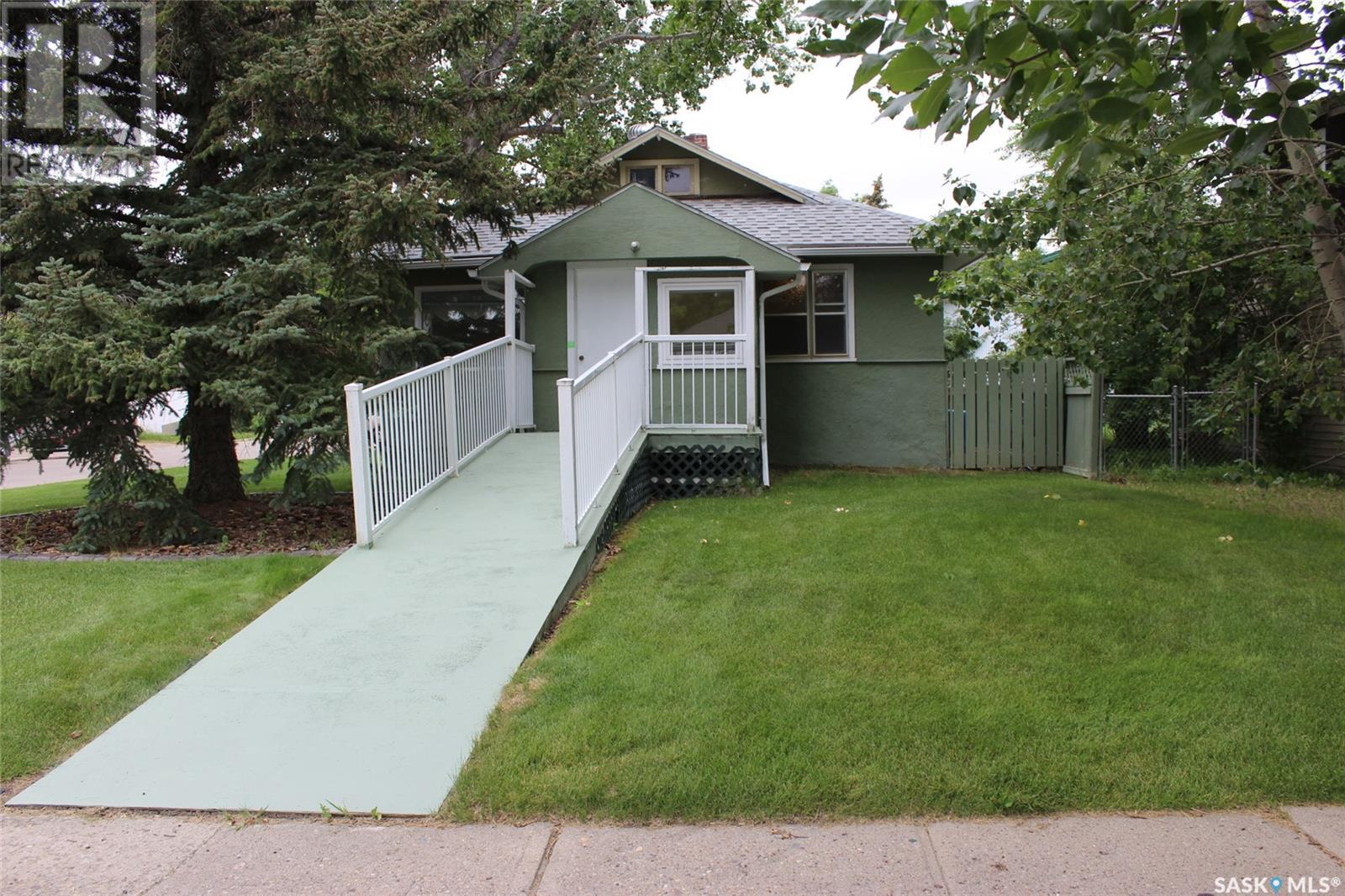 505 Centre St, Shaunavon, SK S0N 2M0