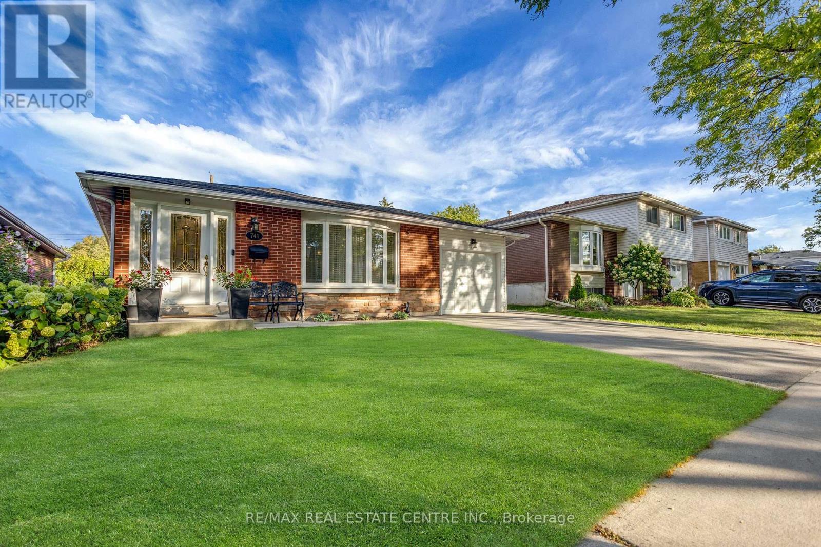 741 Mullin Way, Burlington, ON L7L 4J8