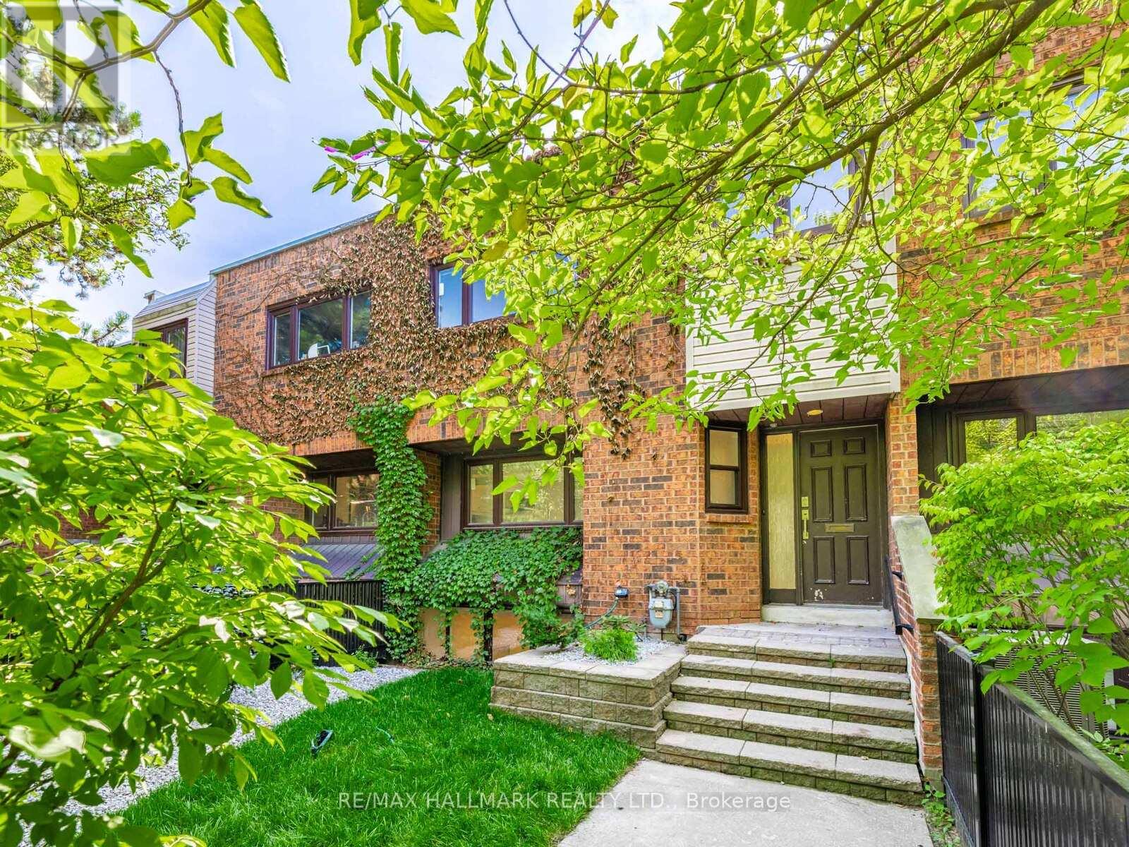 5 1315 Steeles Ave W, Toronto, ON M2R 3N2