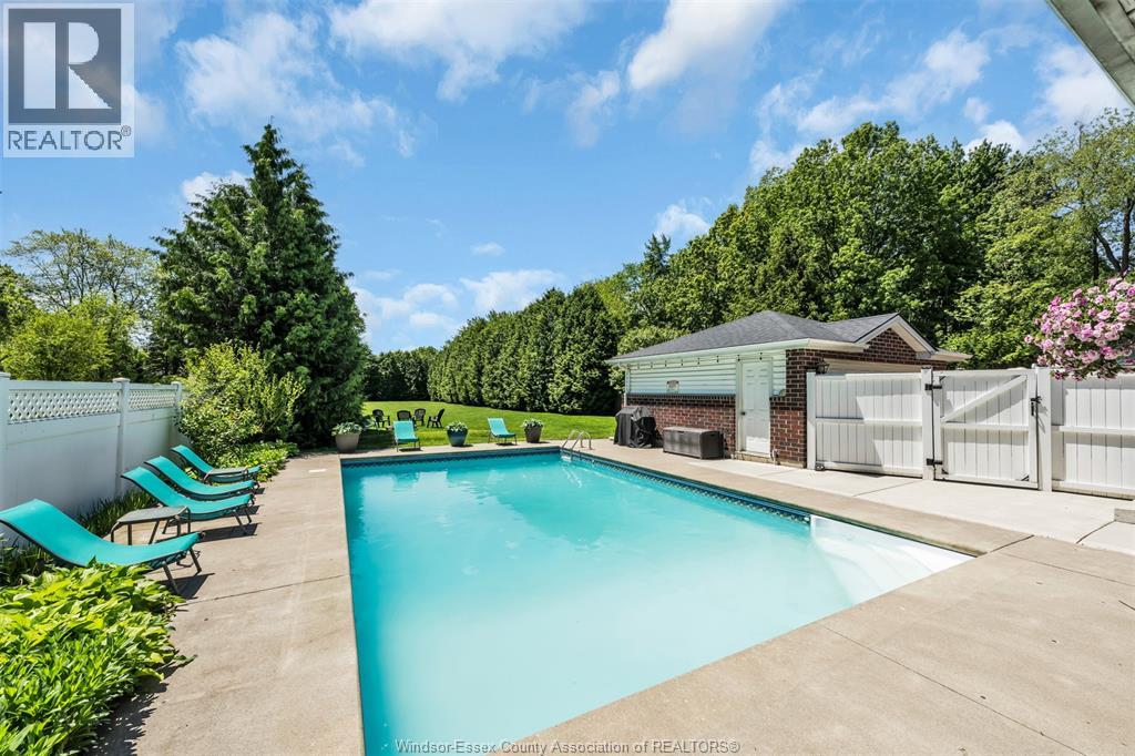 1210 Monty Ave, Lasalle, ON N9J 3S2
