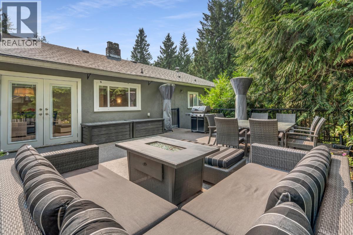 4233 Capilano Rd, North Vancouver, BC V7R 4J6