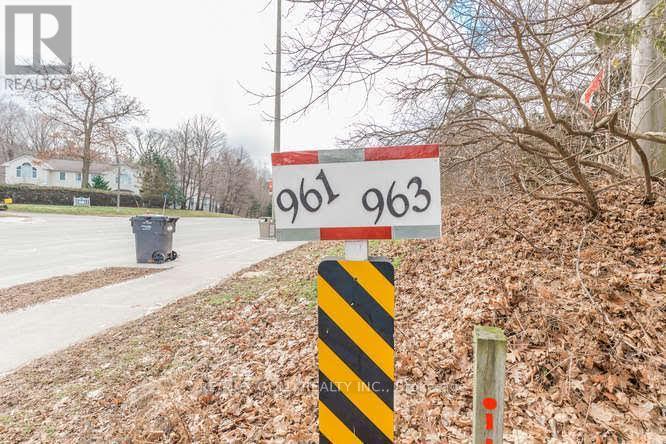 961 Lakeshore Rd W, Mississauga, ON L5H 1H8