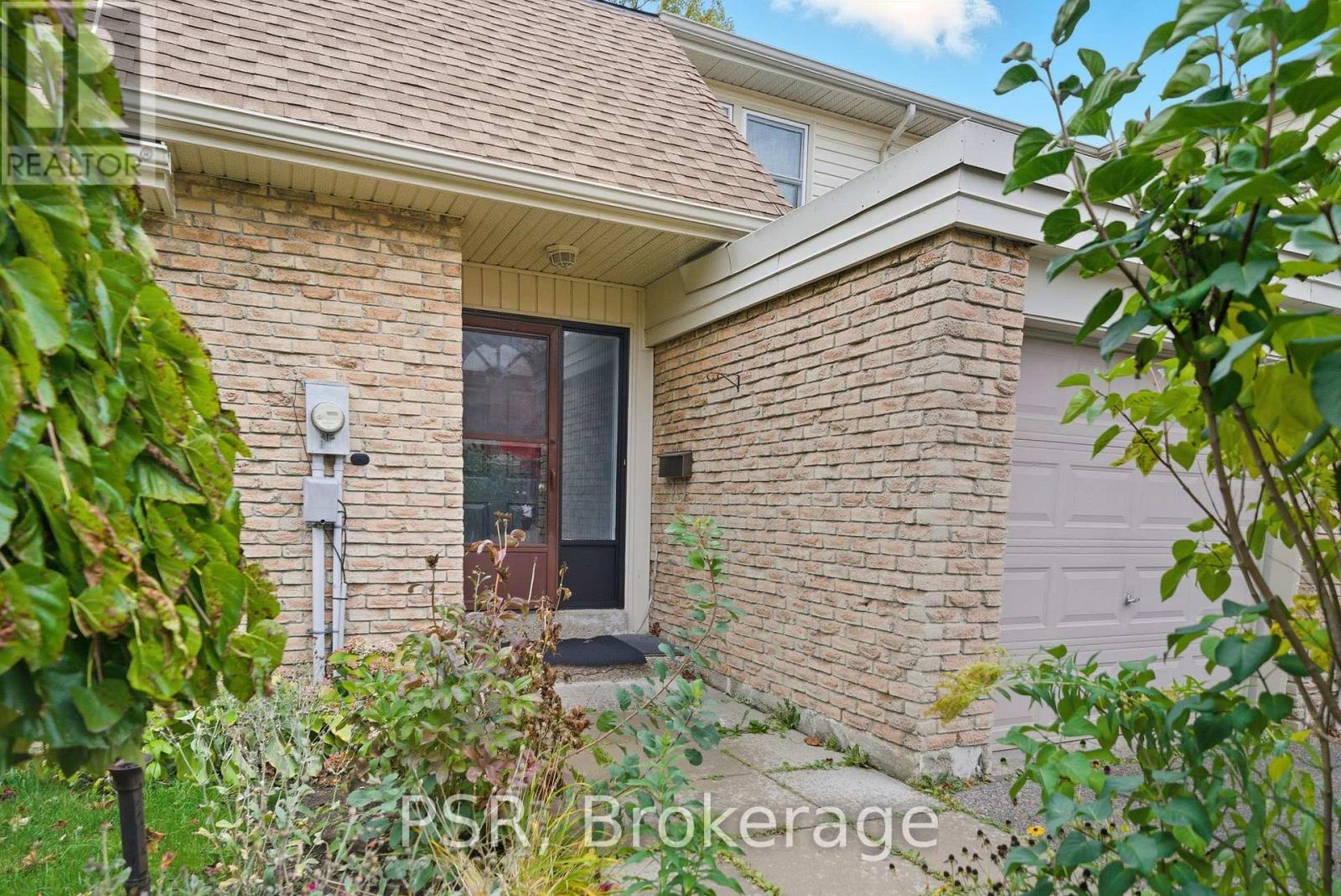 22 7 Chamberlain Ct, Ajax, ON L1S 3M7