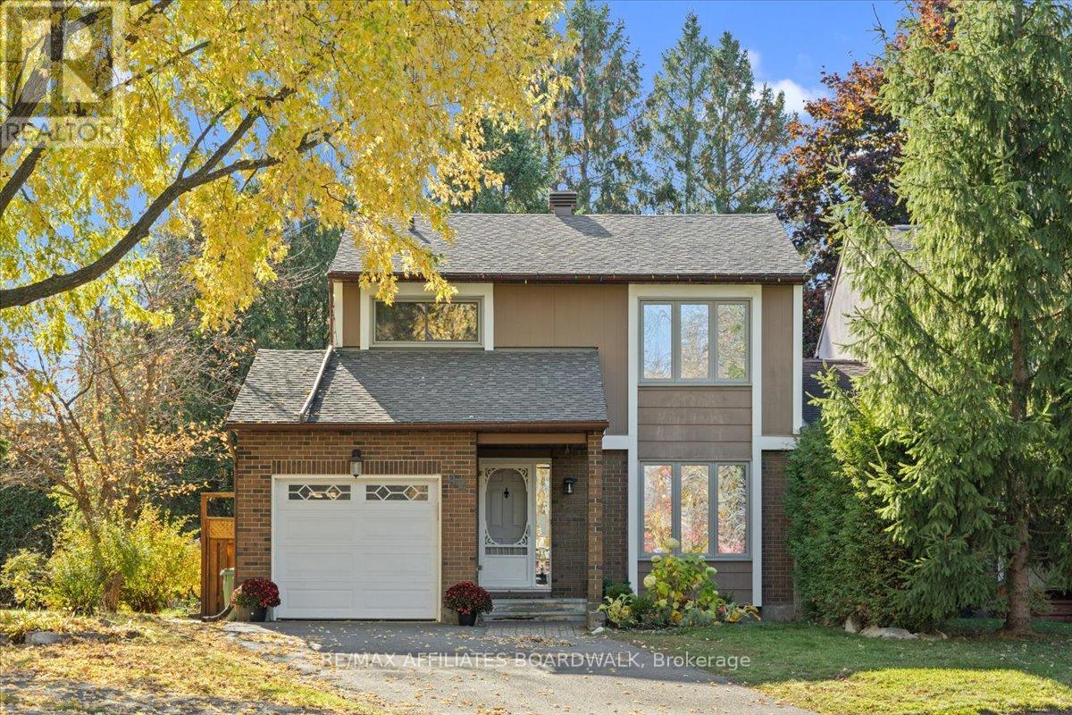 42 Haywood Cres, Ottawa, ON K2L 2J2