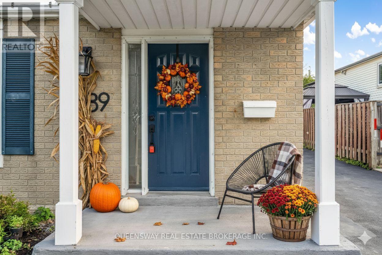 39 Garden Cres, Hamilton, ON L8V 4T3