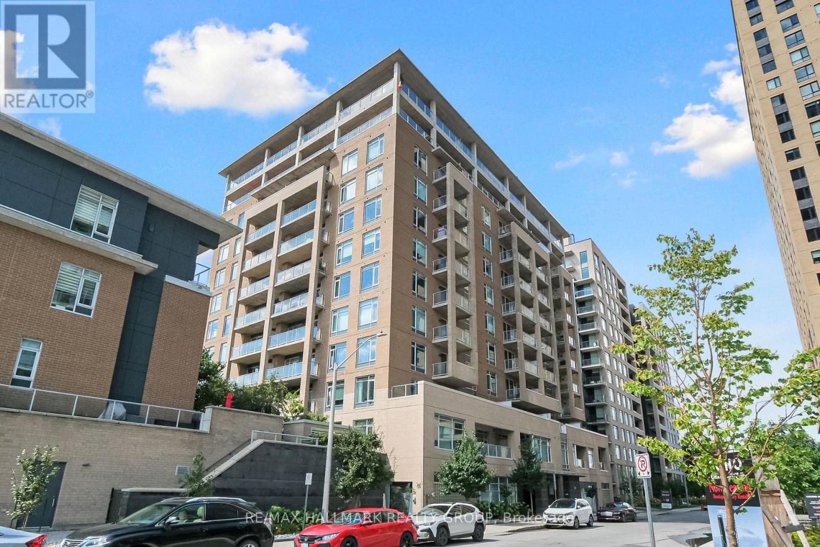 706 100 Champagne Ave S, Ottawa, ON K1S 4P4
